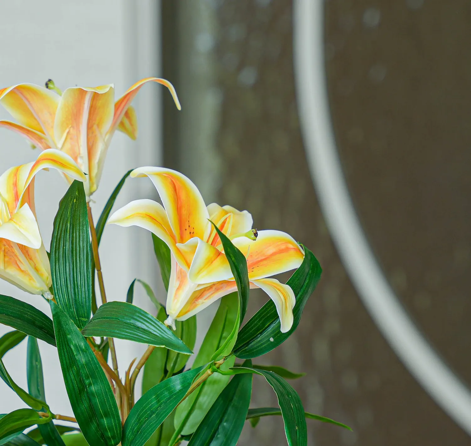 Urbanjungl Lelie Mix kunstplanten 3 stuks 33 cm creme oranje