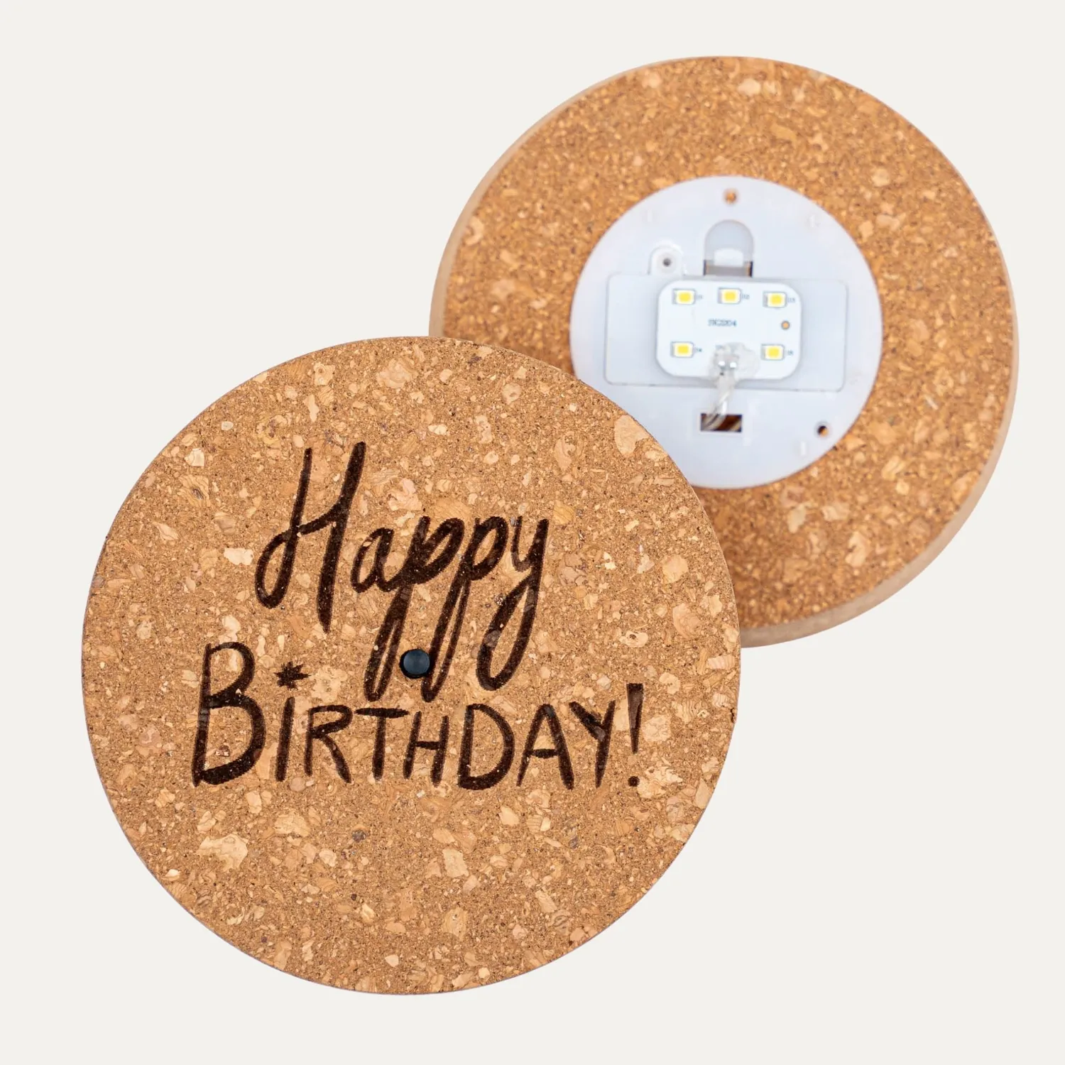 Urbanjungl Happy Birthday LED-kurkdeksel gegraveerd