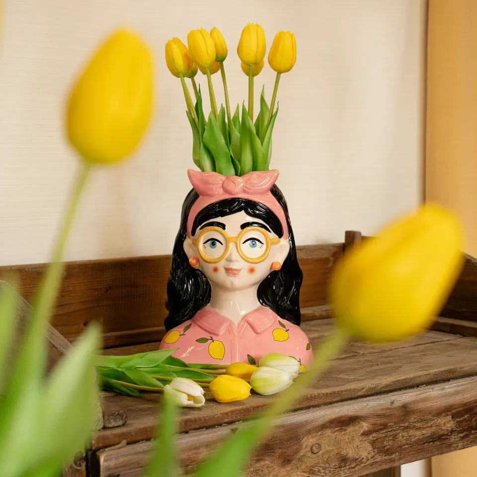 Urbanjungl Lady Kylie vaas 27cm met 10 gele tulpen 42cm