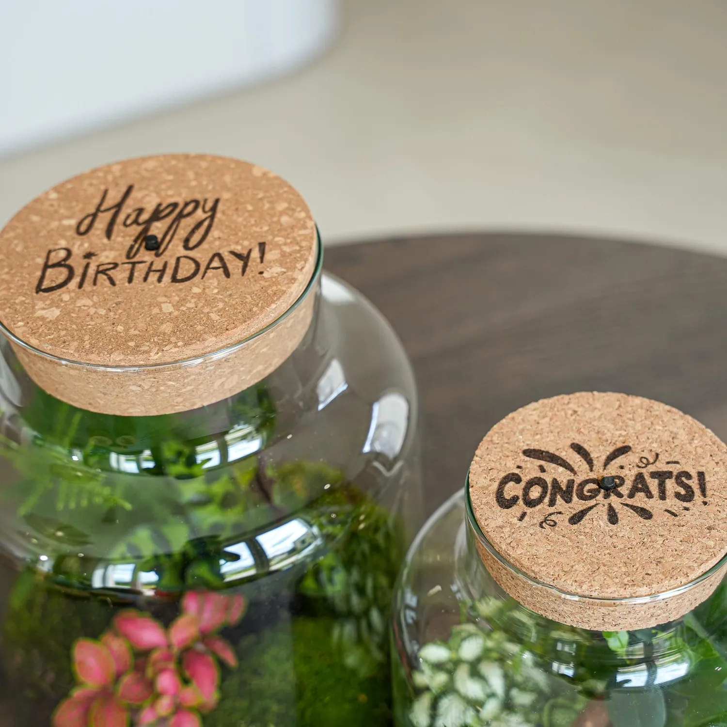 Urbanjungl Happy Birthday LED-kurkdeksel gegraveerd
