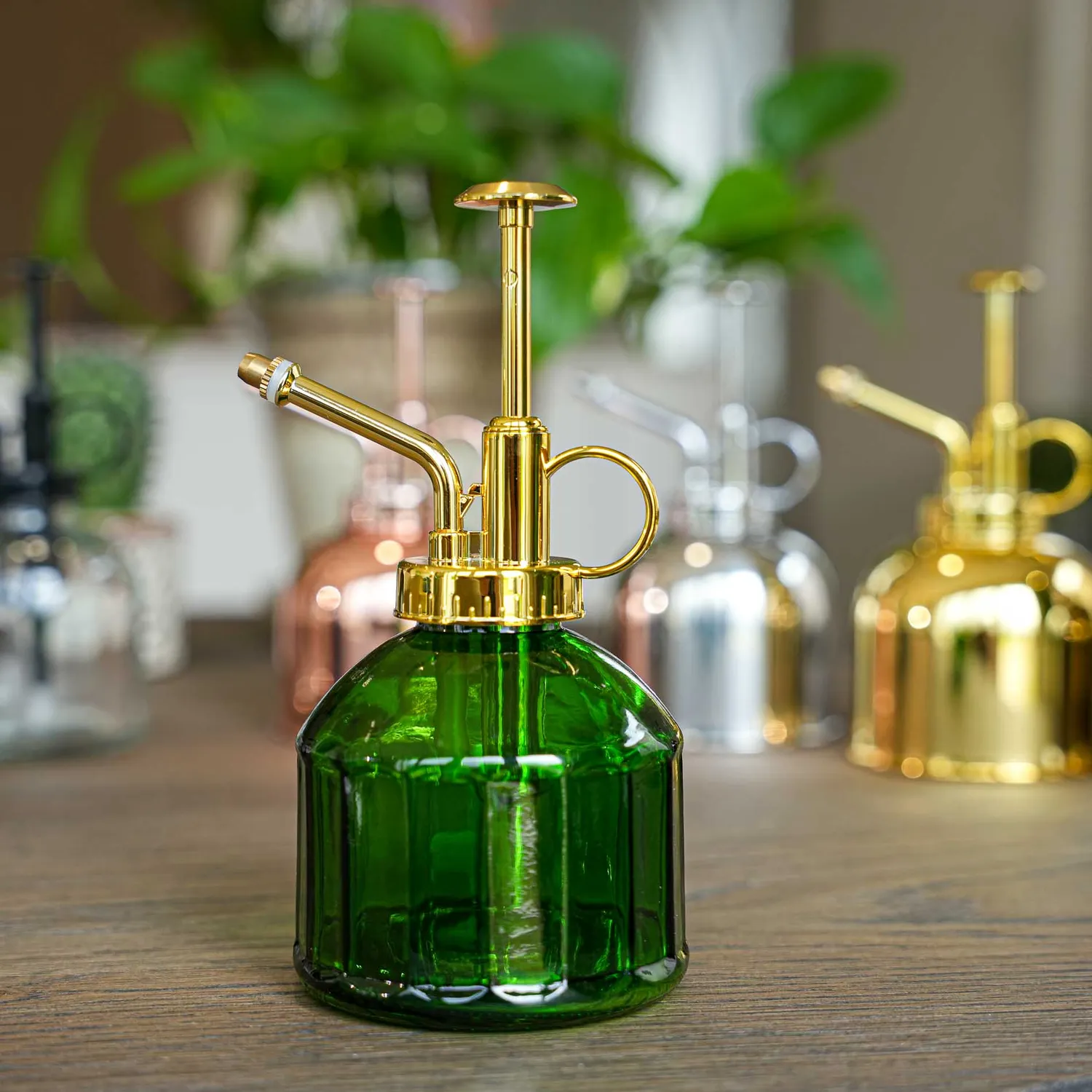 Urbanjungl plantenspuit groen glas 16 cm goud