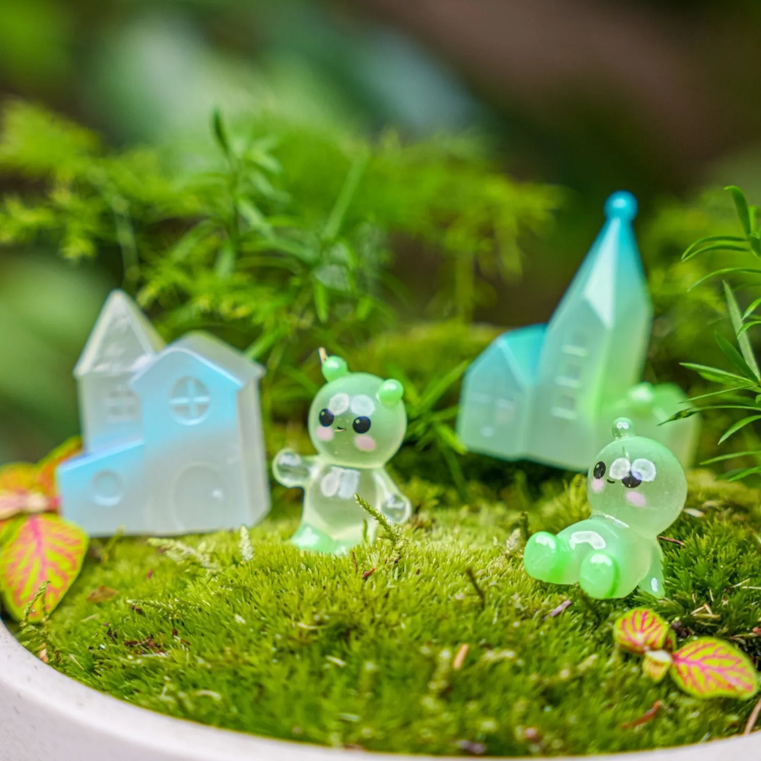 Urbanjungl Glow Village miniatuurdorp 4 stuks glow in the dark